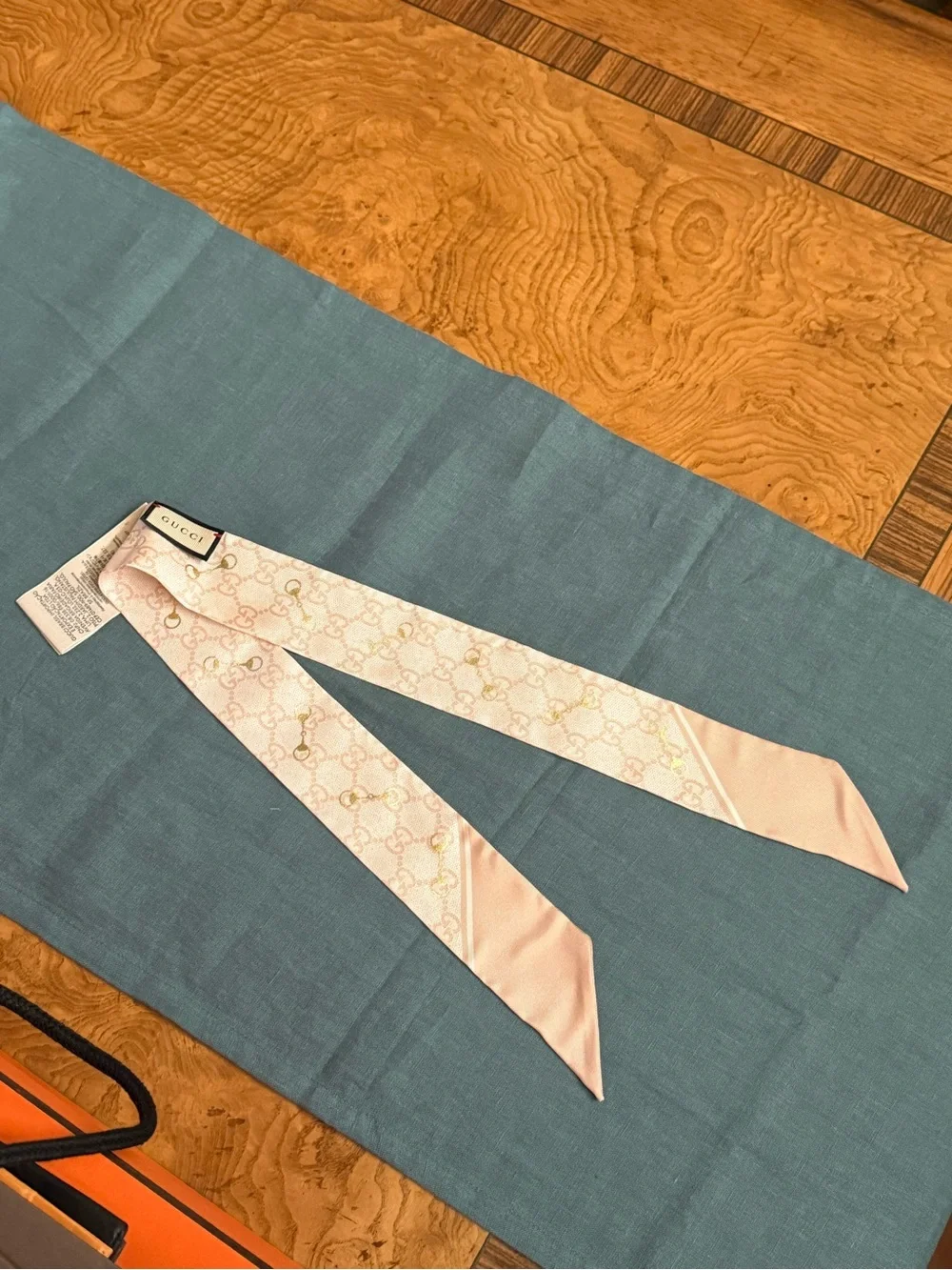 GUCCI GG Horse-bit Pale Pink Silk Twilly Scarf